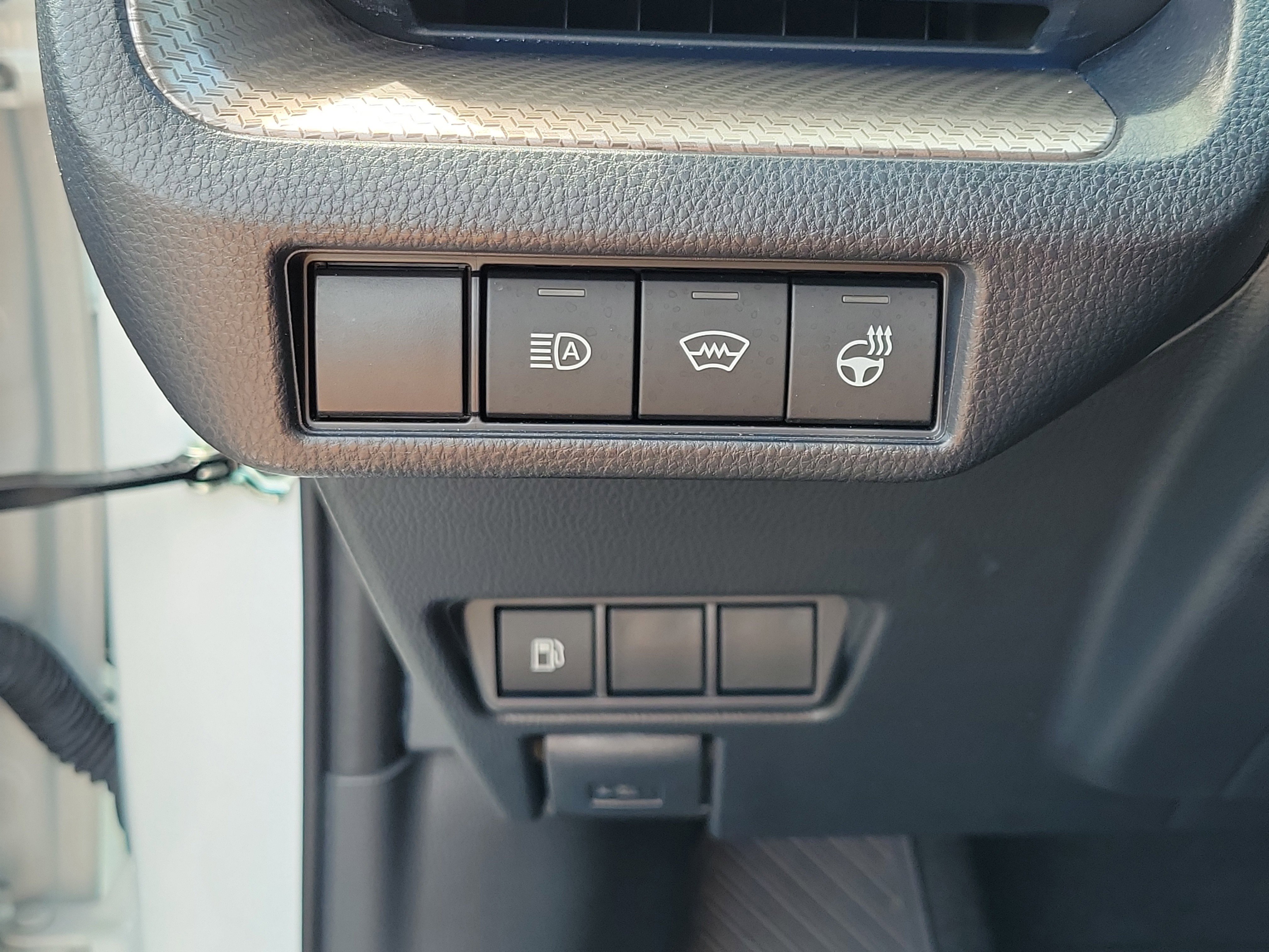 Used 2024 Toyota Prius XLE image 25