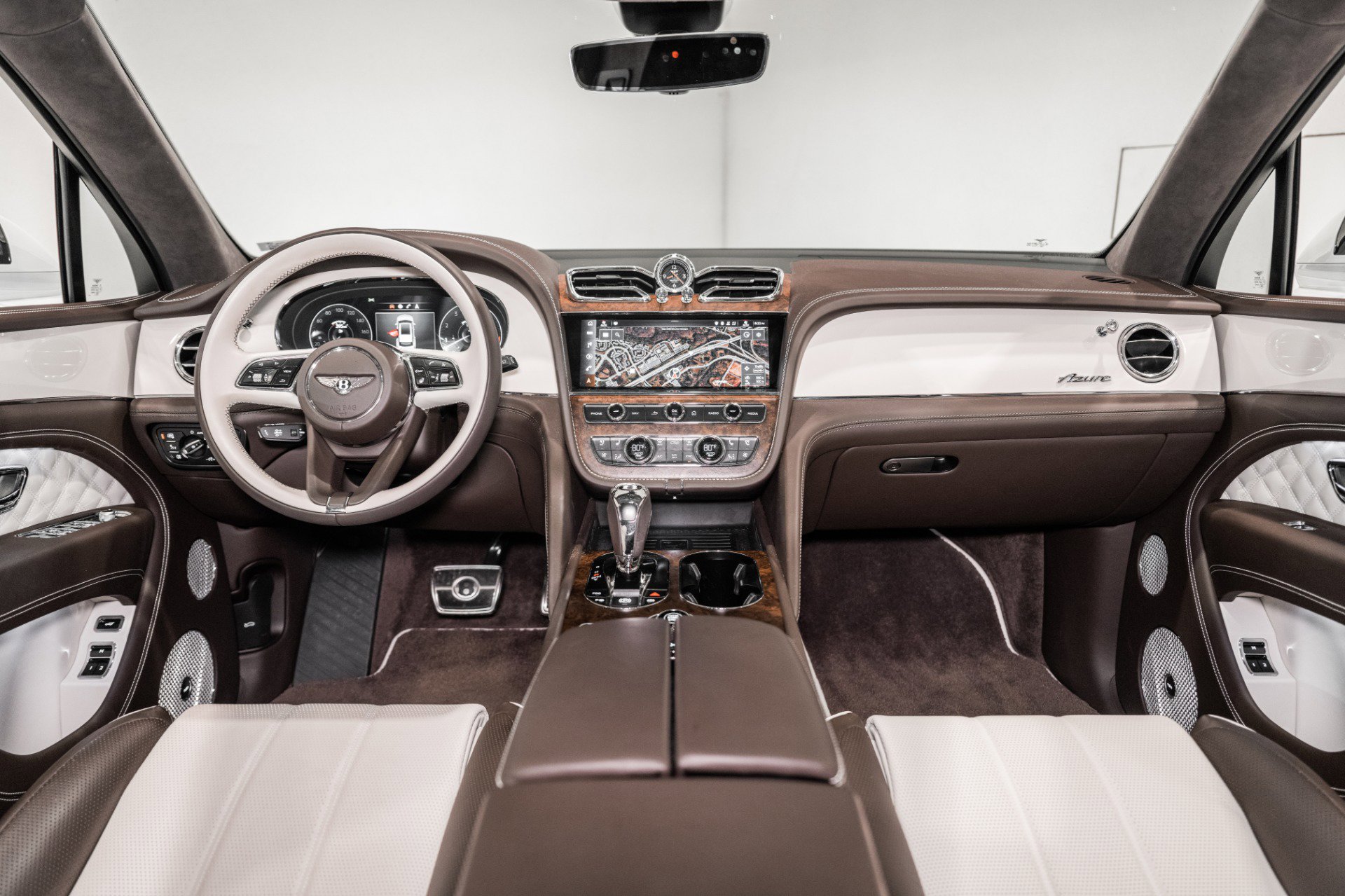 Used 2023 Bentley Bentayga image 28