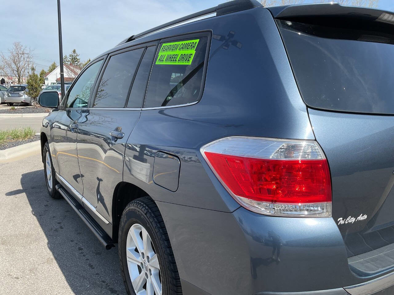 Used 2012 Toyota Highlander SE w/ Tow Pkg AWD/4WD image 5