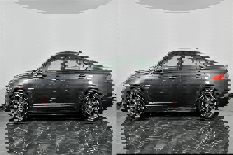 Used 2015 Jaguar XF Portfolio image 6
