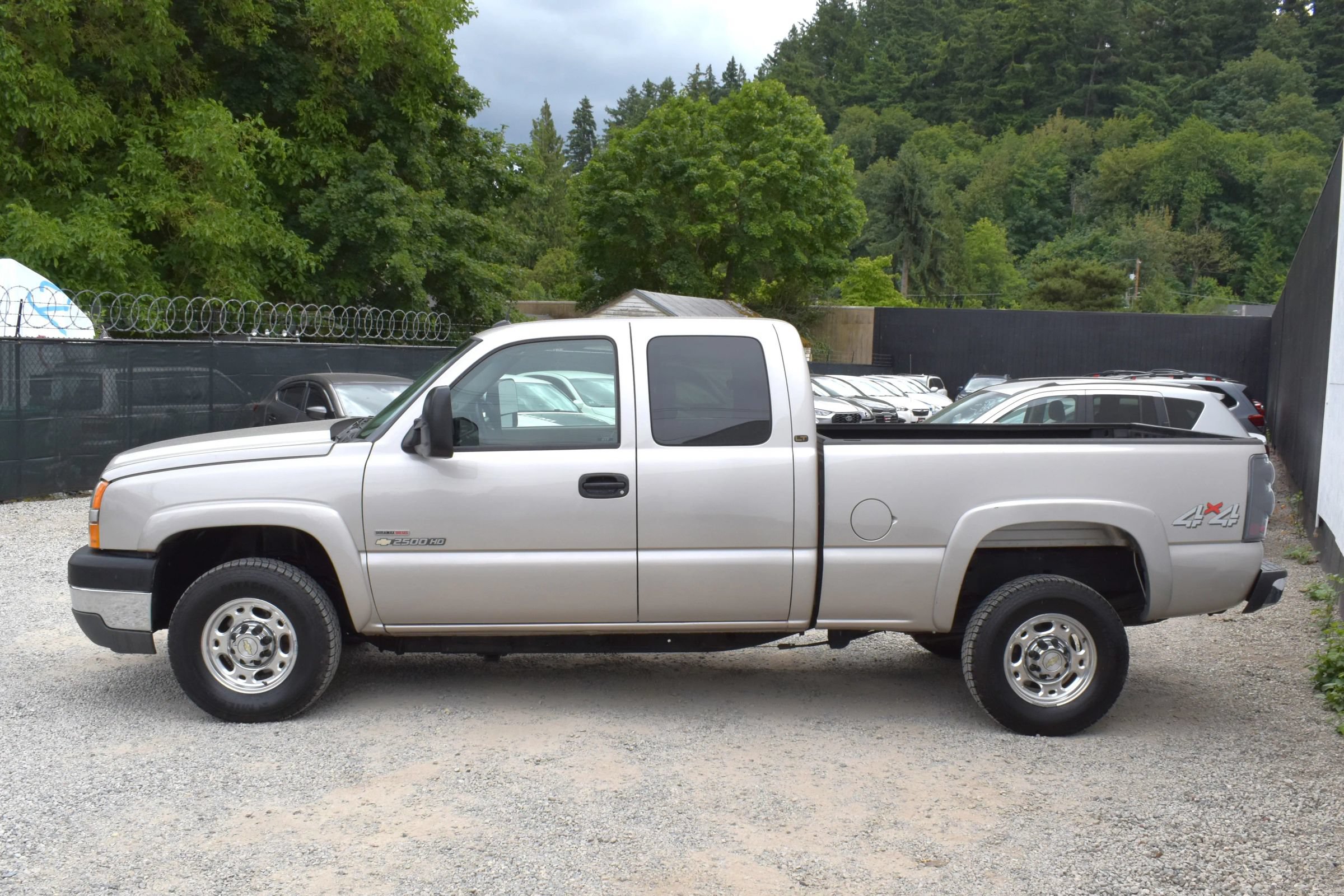 Used 2005 Chevrolet Silverado 2500 LT w/ Heavy-Duty Power Package AWD/4WD image 34