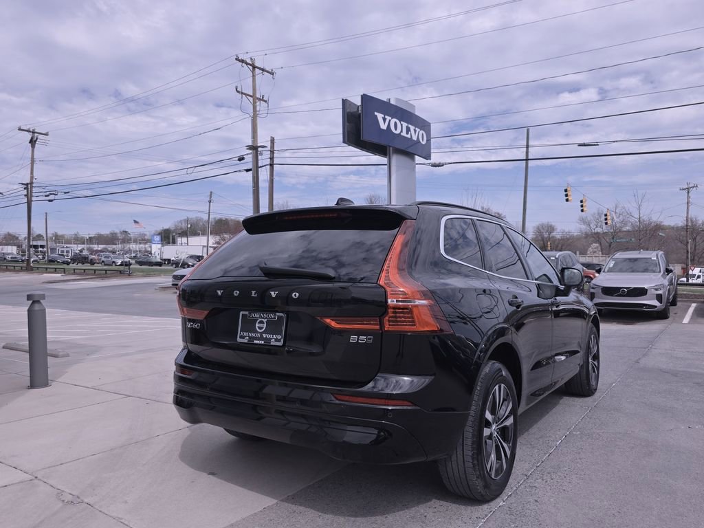 Used 2023 Volvo XC60 B5 Core image 7