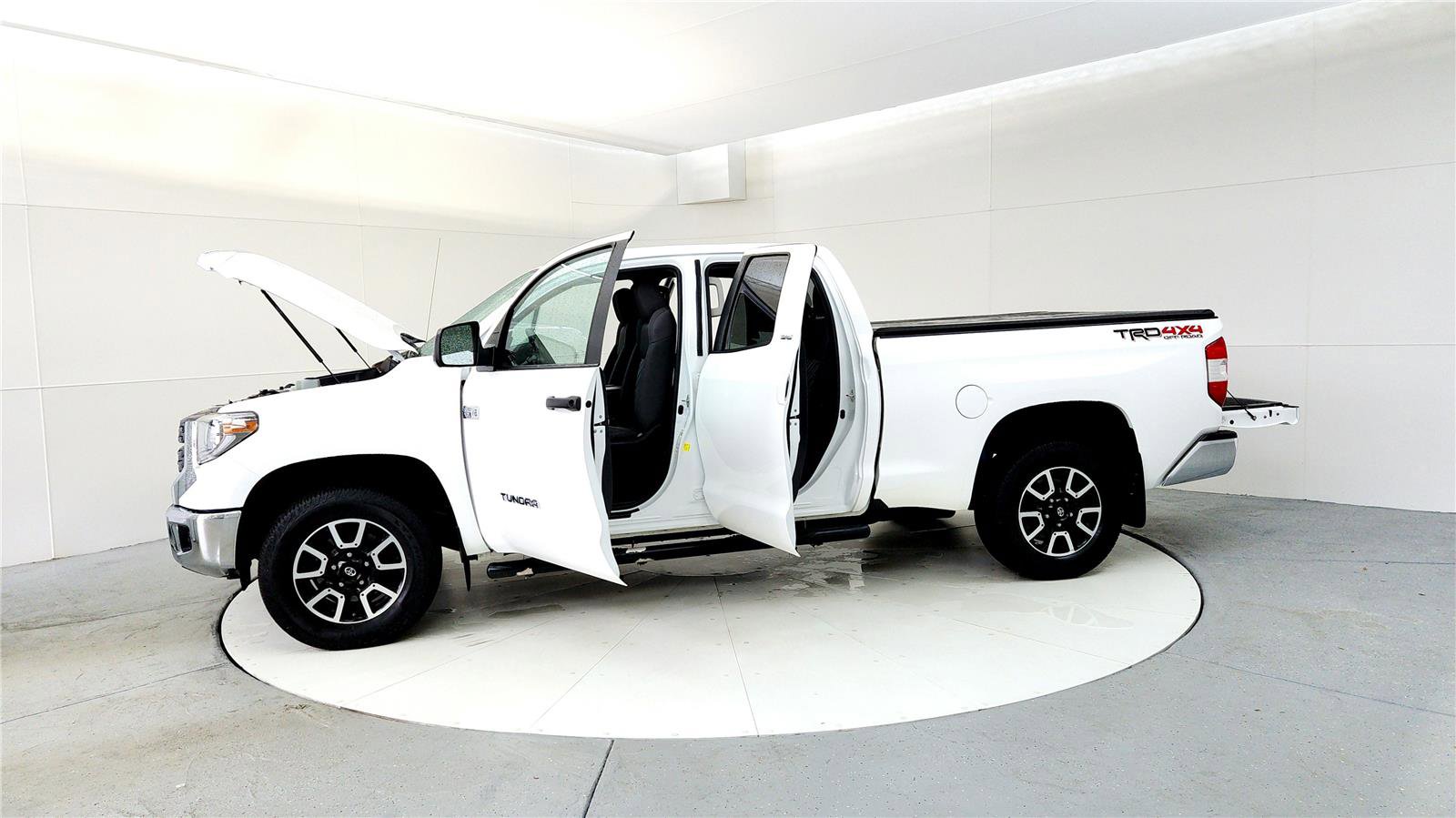 Used 2018 Toyota Tundra SR5 w/ TRD Off Road Package image 10