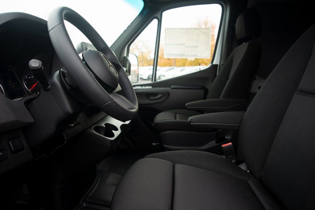 Used 2025 Mercedes-Benz Sprinter 2500 image 36