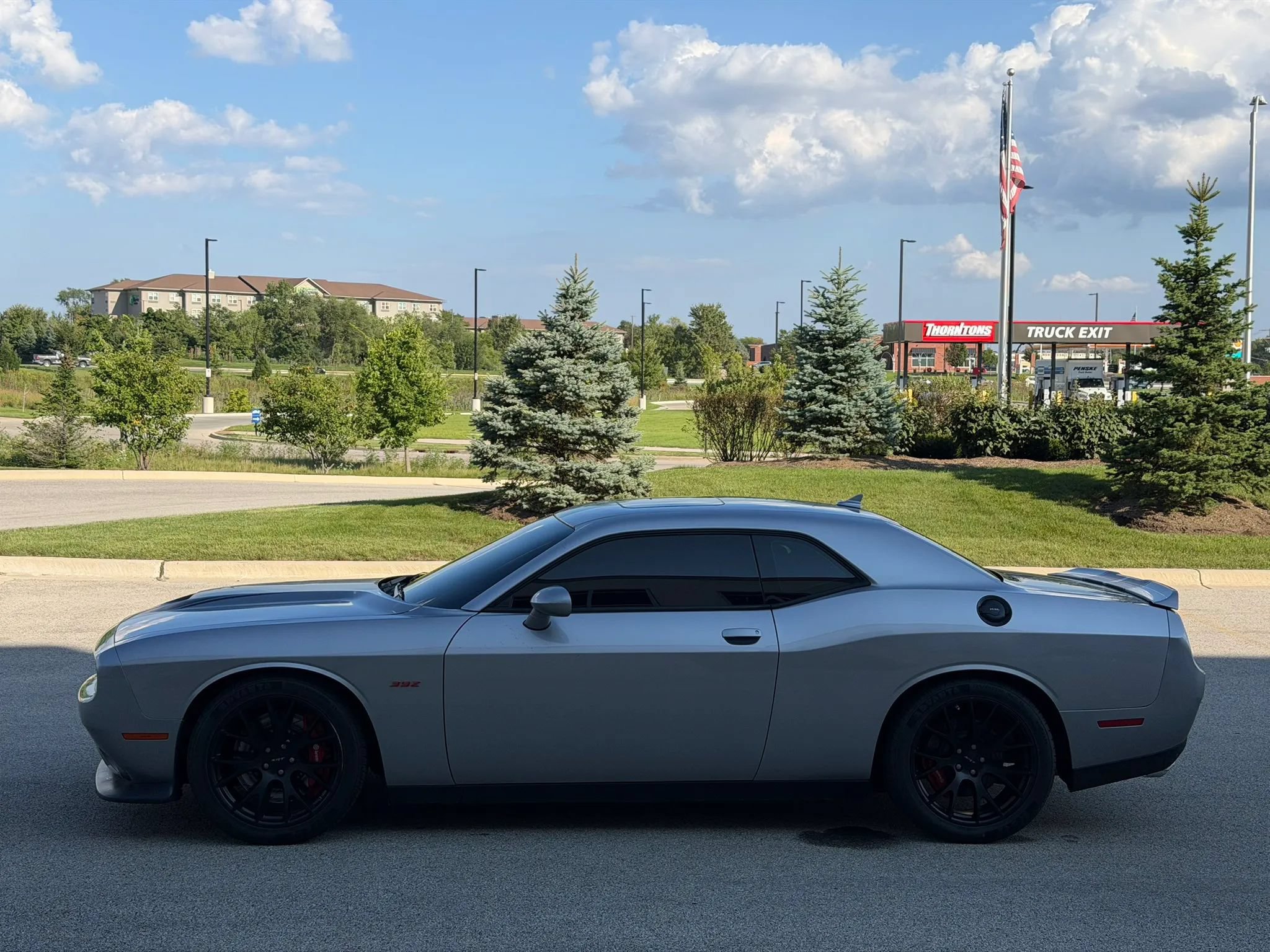 Used 2015 Dodge Challenger SRT RWD image 8