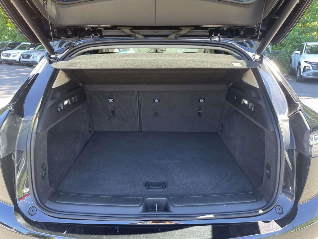 Used 2022 Buick Envision Avenir w/ Technology Package II FWD image 10