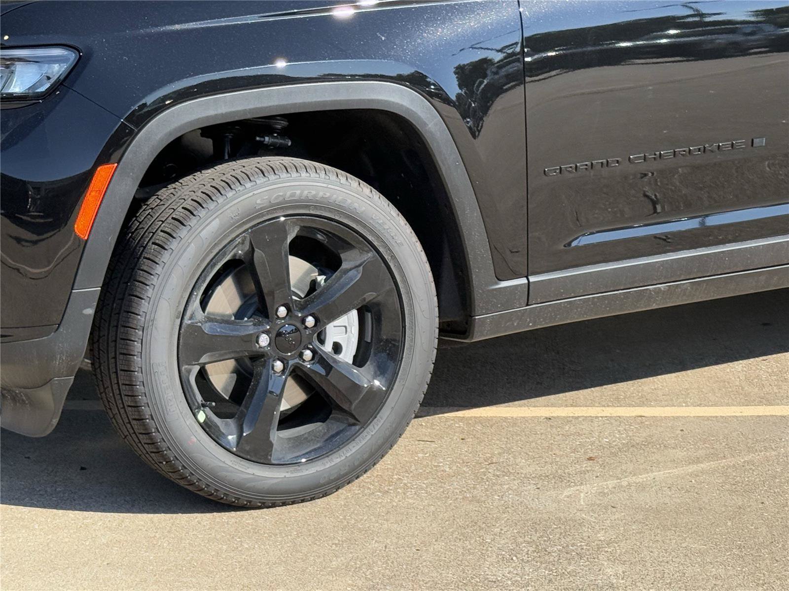 New 2025 Jeep Grand Cherokee L Limited w/ Black Appearance Package RWD image 9