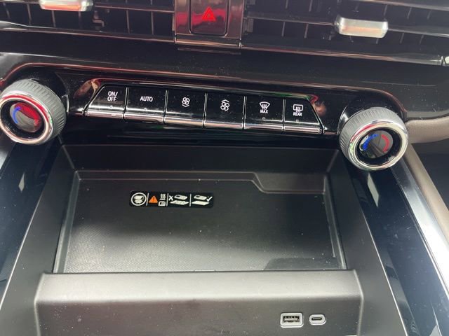 Used 2025 Chevrolet Tahoe LT w/ Comfort Package RWD image 32