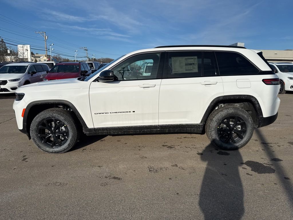 New 2026 Jeep Grand Cherokee Laredo image 2
