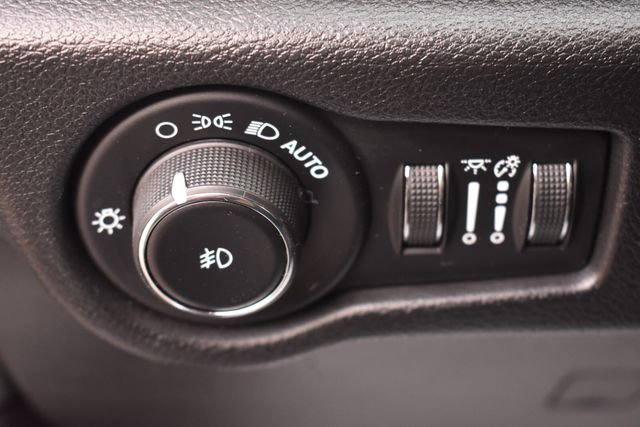 Used 2019 Chrysler Pacifica Touring Plus w/ S Appearance Package FWD image 25