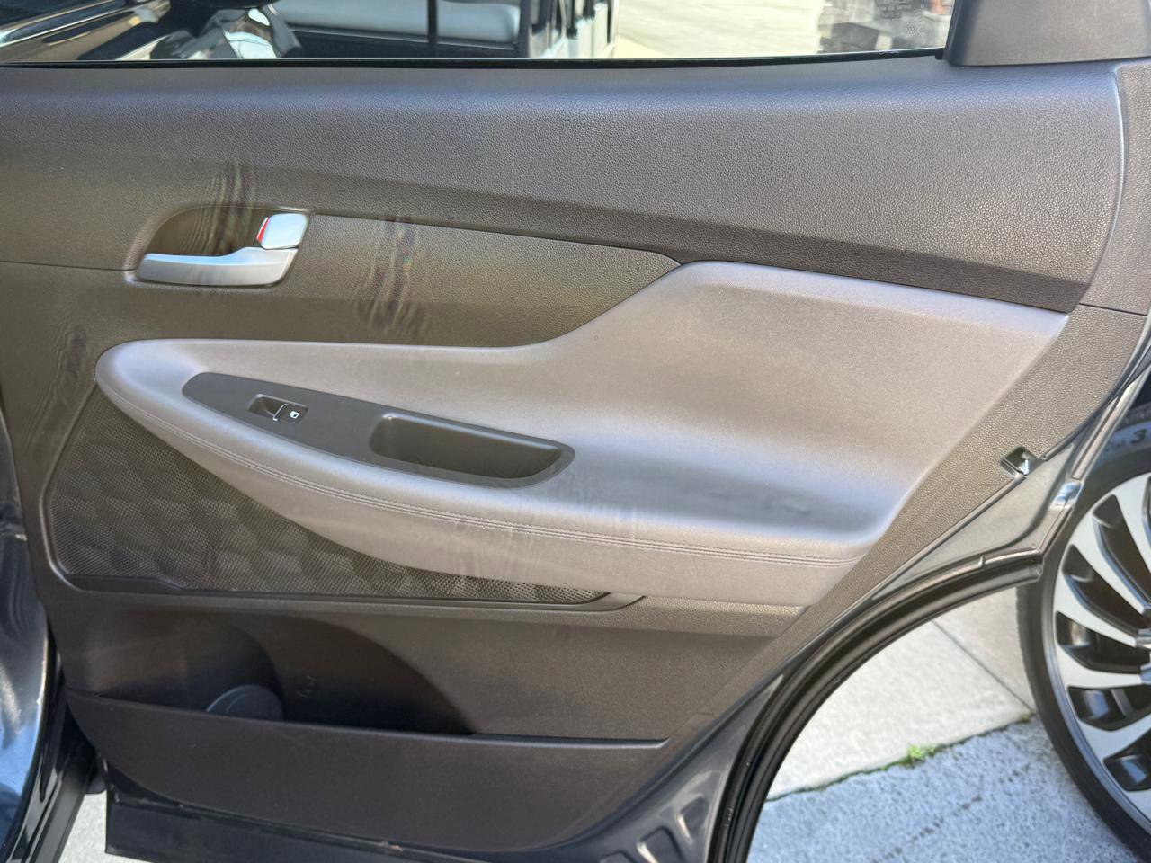 Used 2020 Hyundai Santa Fe SEL w/ Cargo Package image 16