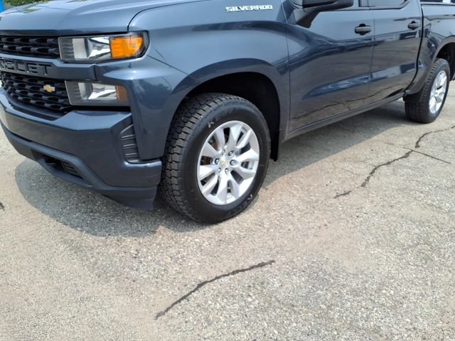 Used 2020 Chevrolet Silverado 1500 Custom w/ Custom Value Package AWD/4WD image 4