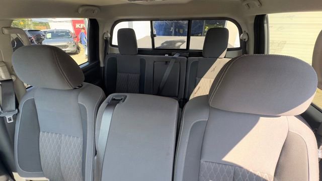 Used 2023 Nissan Titan SV image 19
