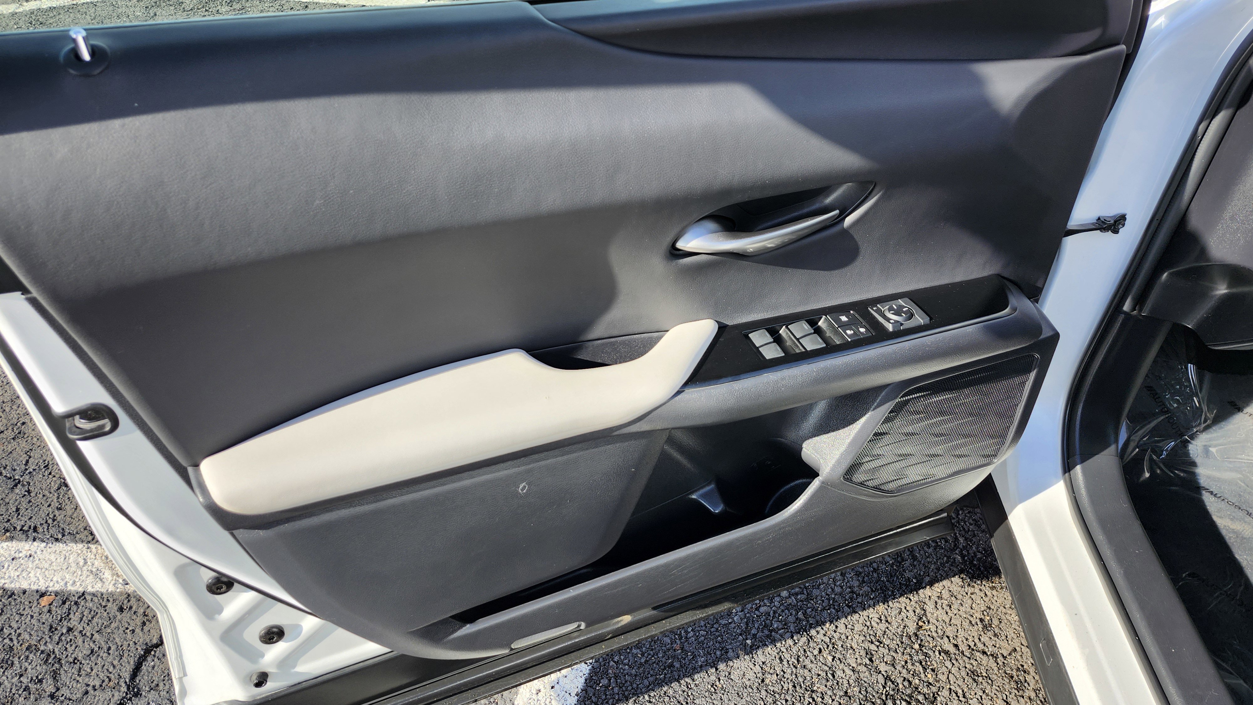 Used 2022 Lexus UX 250h w/ Premium Package image 27