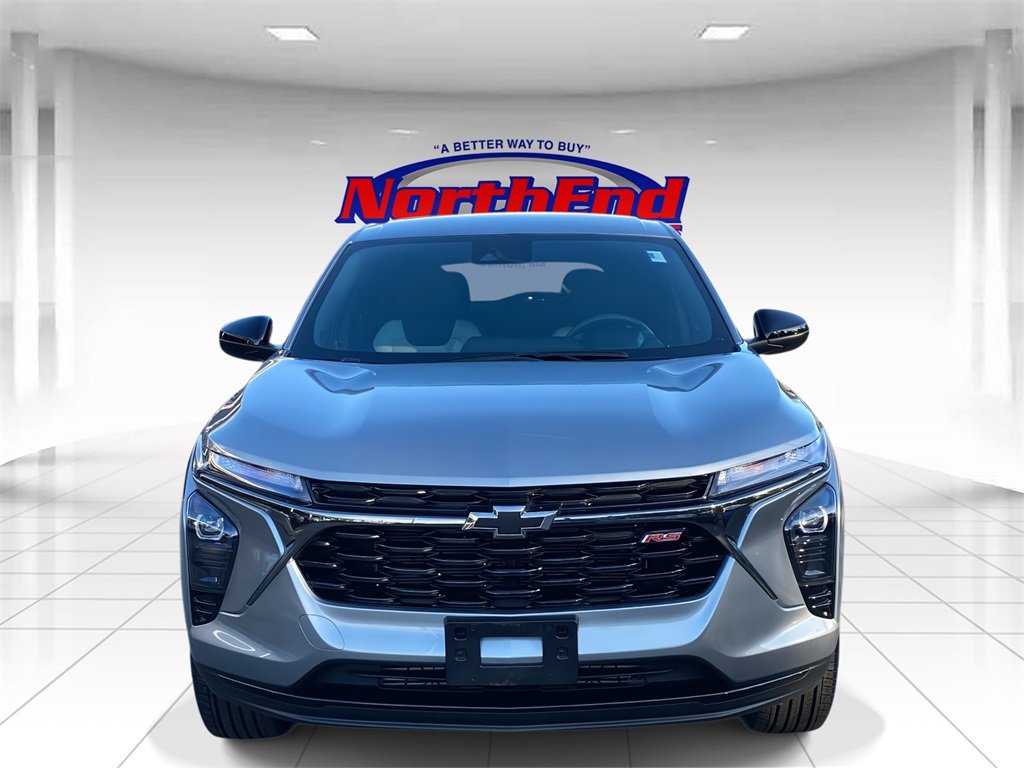 Used 2025 Chevrolet Trax RS w/ Driver Confidence Package image 2