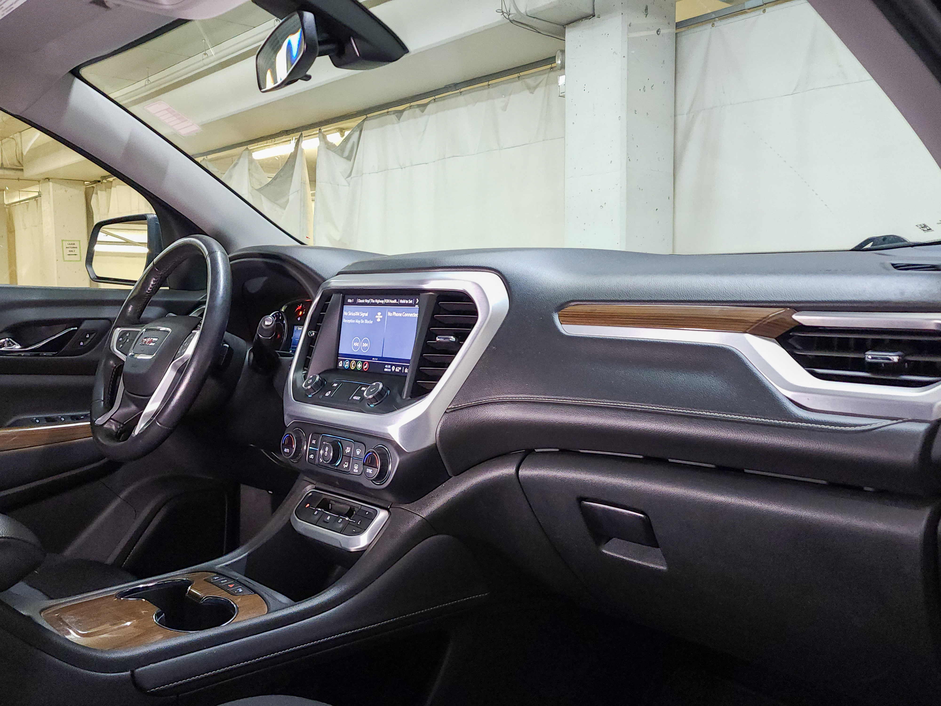 Used 2020 GMC Acadia SLE image 45