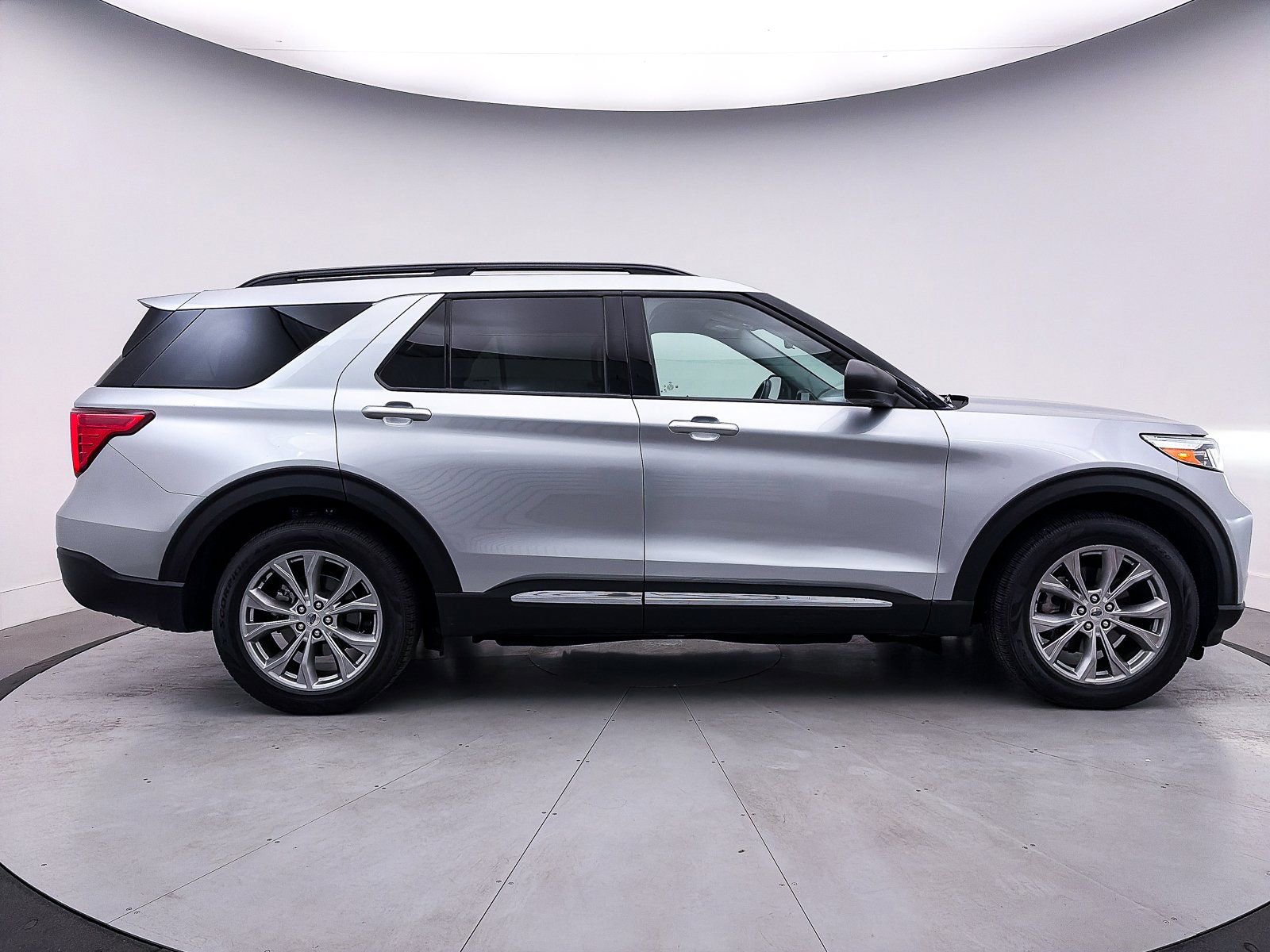 Used 2022 Ford Explorer XLT w/ Equipment Group 202A image 43