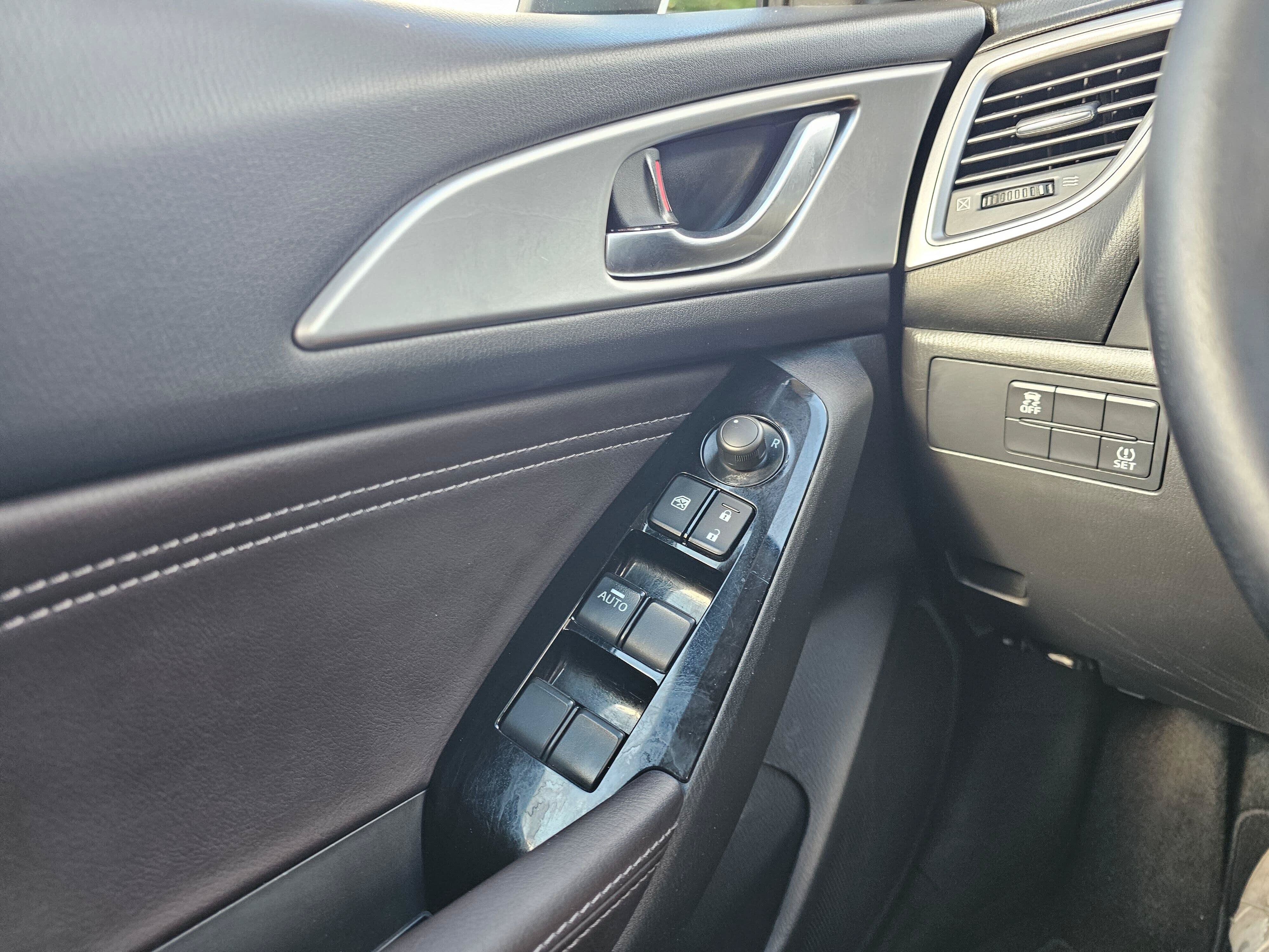 Used 2017 MAZDA MAZDA3 Touring FWD image 31