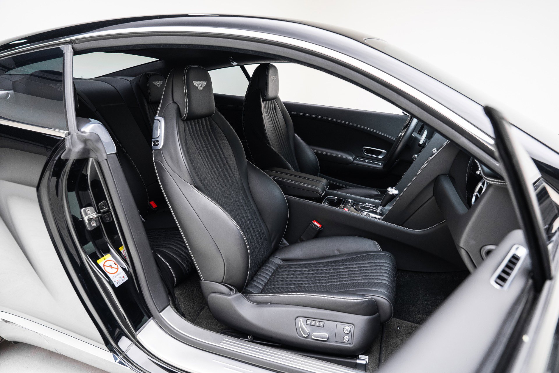 Used 2017 Bentley Continental GT image 34