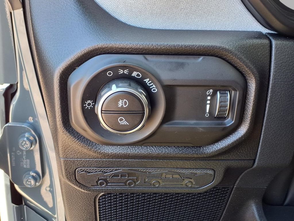 New 2026 Jeep Gladiator Sport AWD/4WD image 17
