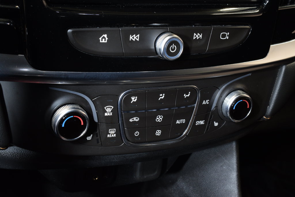 Used 2018 Chevrolet Traverse LT FWD image 24