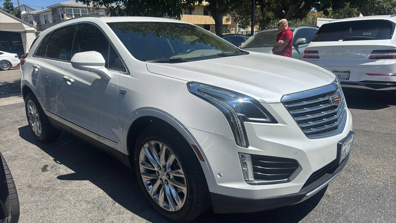 Used 2019 Cadillac XT5 Platinum AWD/4WD image 3