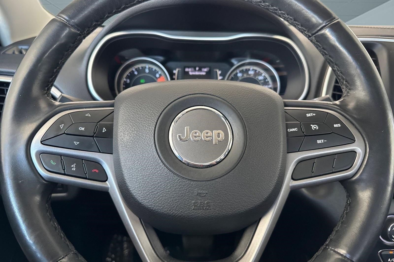 Used 2019 Jeep Cherokee Latitude Plus AWD/4WD image 11
