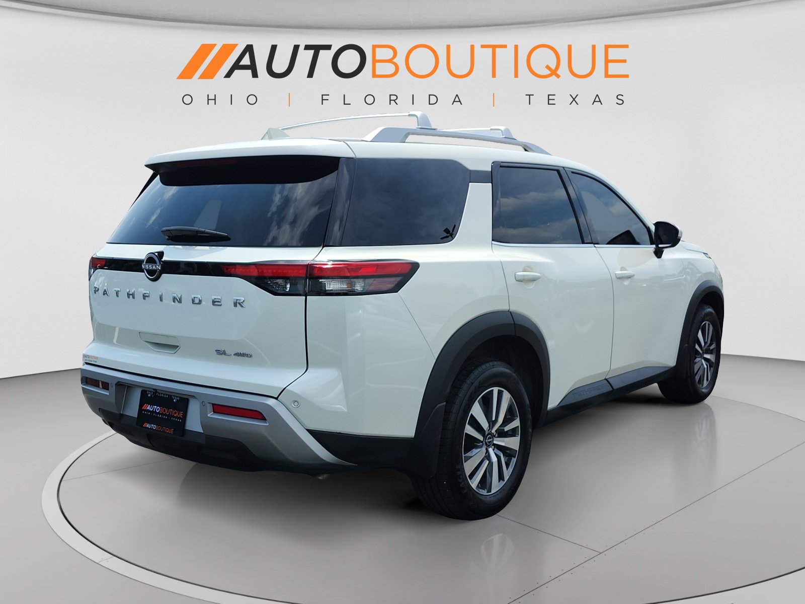 Used 2023 Nissan Pathfinder SL AWD/4WD image 5