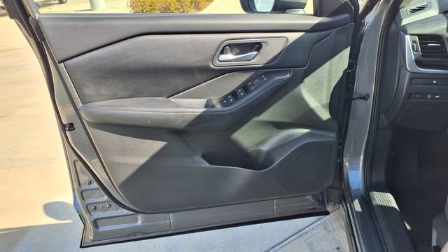 Used 2025 Nissan Rogue SV image 18