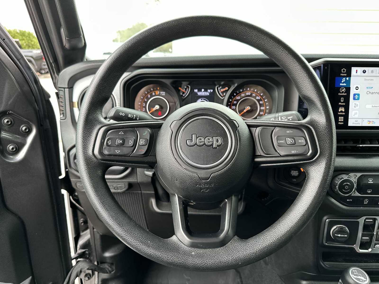 Used 2024 Jeep Gladiator Sport image 20