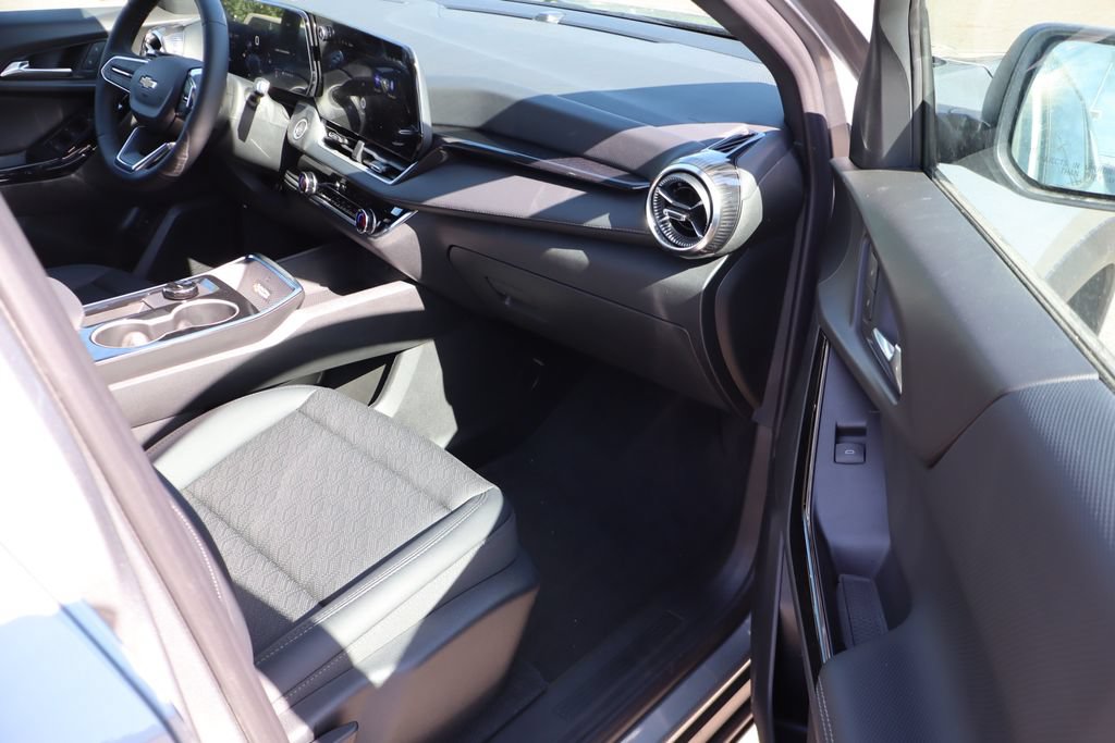 New 2026 Chevrolet Equinox LT w/ Convenience Package II FWD image 43