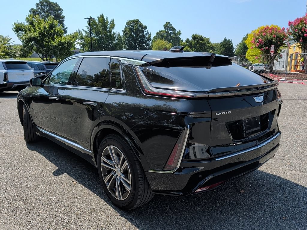 Used 2024 Cadillac Lyriq Luxury w/ LPO, Floor Liner Package AWD/4WD image 5