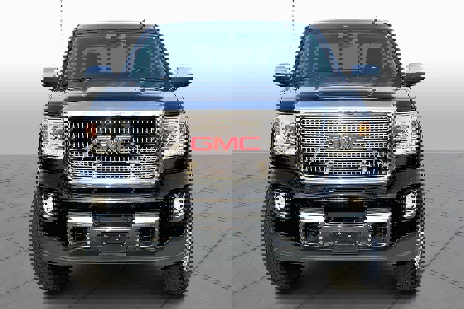 Used 2015 GMC Sierra 2500 Denali w/ Suspension Package, Off-Road image 4