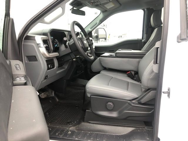 New 2026 Ford F550 4x4 Supercab Super Duty image 14