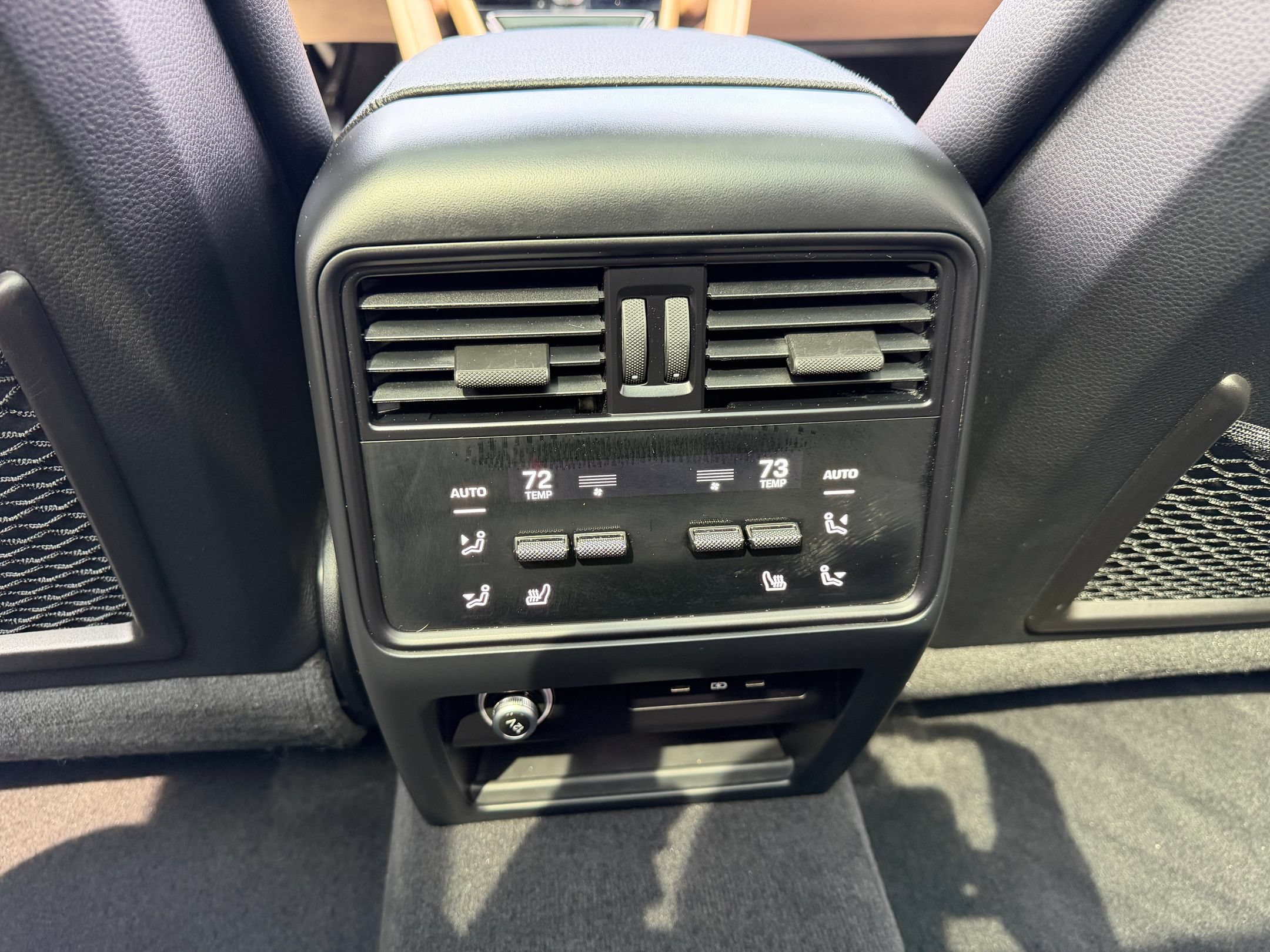 Certified 2024 Porsche Cayenne AWD/4WD image 29
