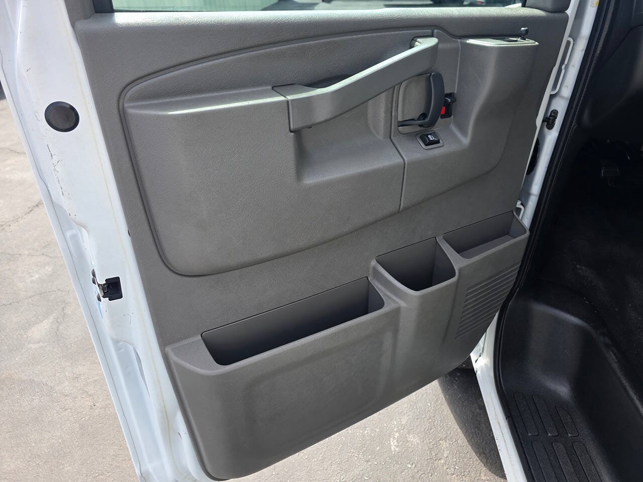 Used 2018 Chevrolet Express 3500 LT w/ LT Preferred Equipment Group RWD image 21