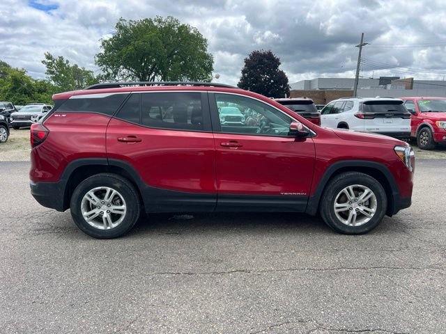 Used 2024 GMC Terrain SLE w/ Driver Convenience Package AWD/4WD image 4