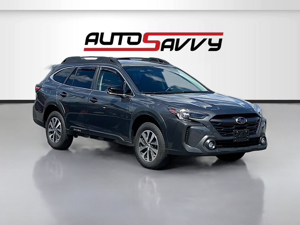 Used 2025 Subaru Outback Premium AWD/4WD image 1