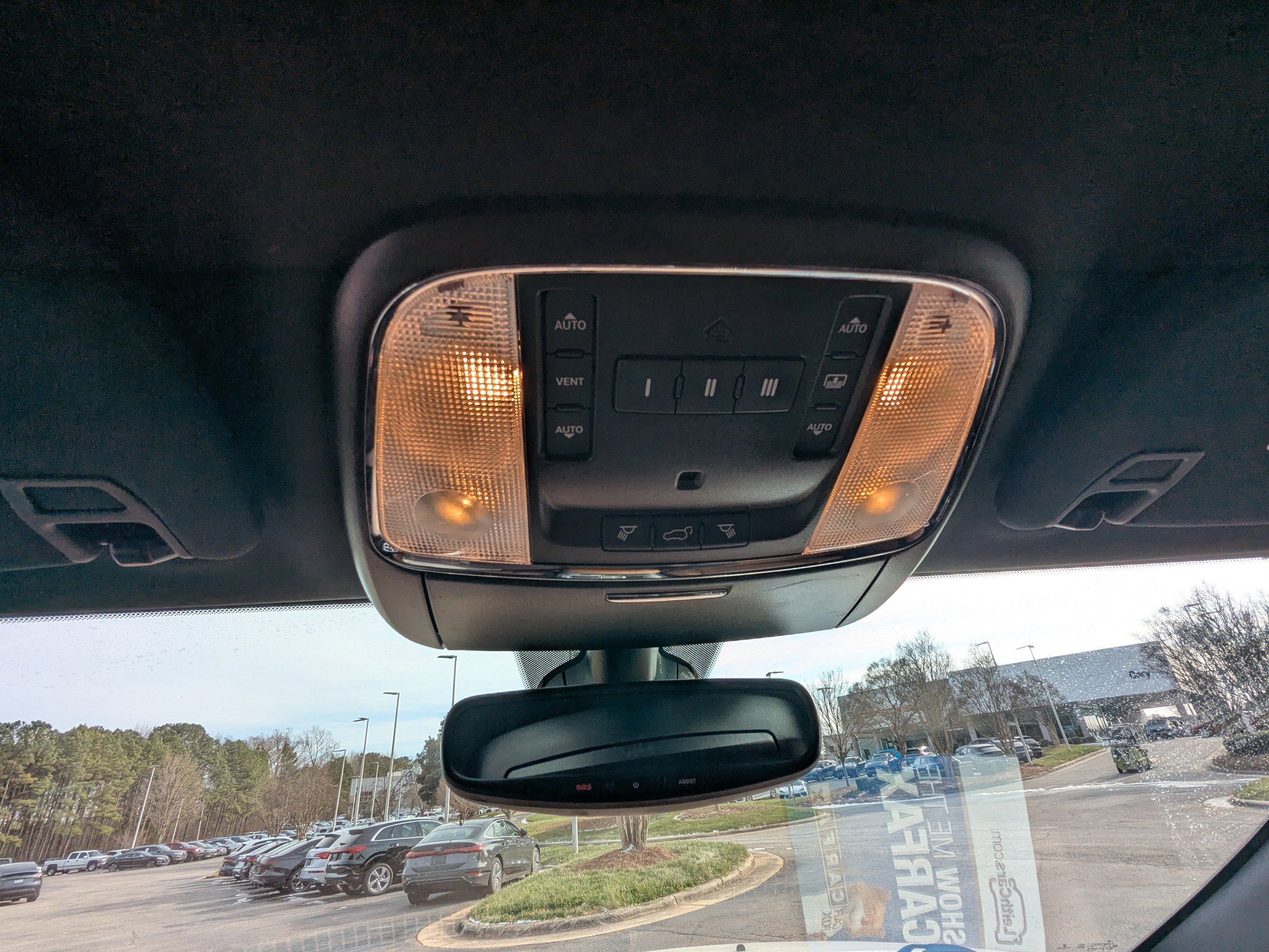 Used 2020 Jeep Grand Cherokee Overland image 28