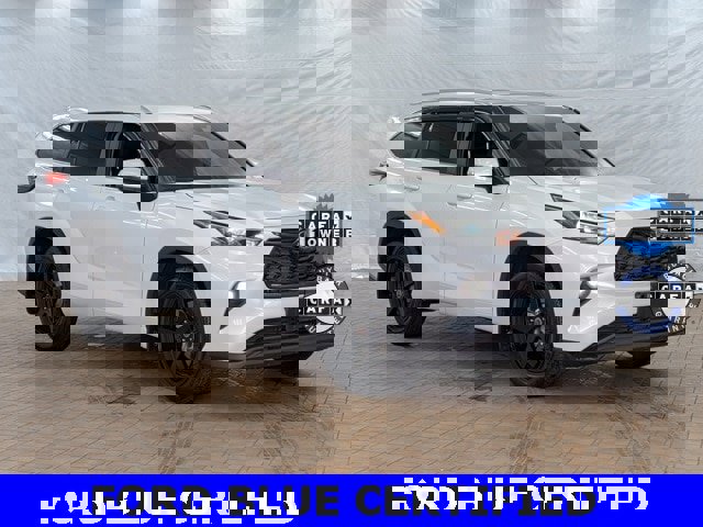 Used 2023 Toyota Highlander XLE image 1