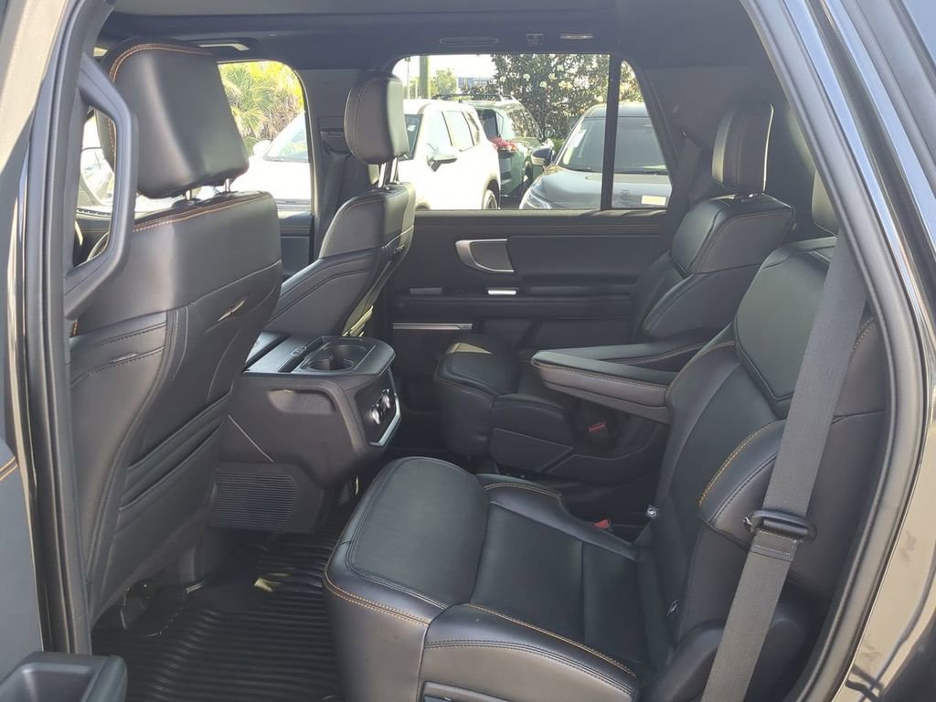 Used 2025 Ford Expedition Tremor AWD/4WD image 12