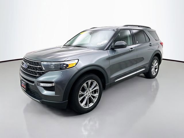 Used 2022 Ford Explorer XLT w/ Equipment Group 202A image 3