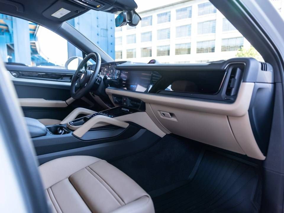 Certified 2026 Porsche Cayenne Coupe AWD/4WD image 38