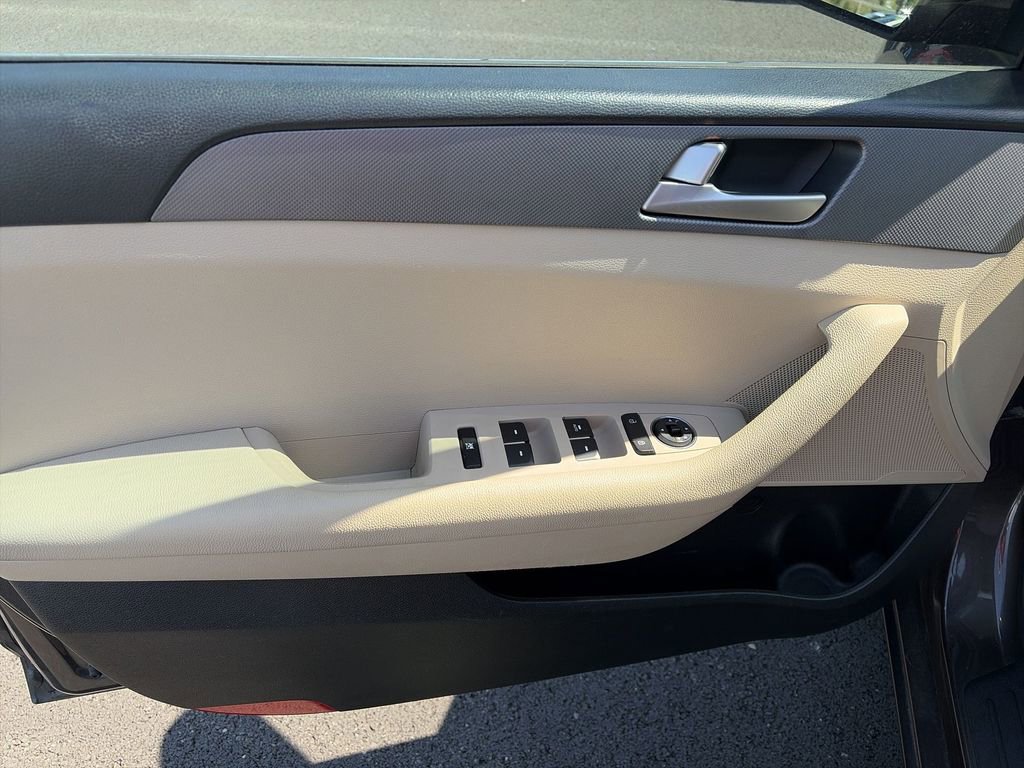 Used 2017 Hyundai Sonata SE FWD image 13