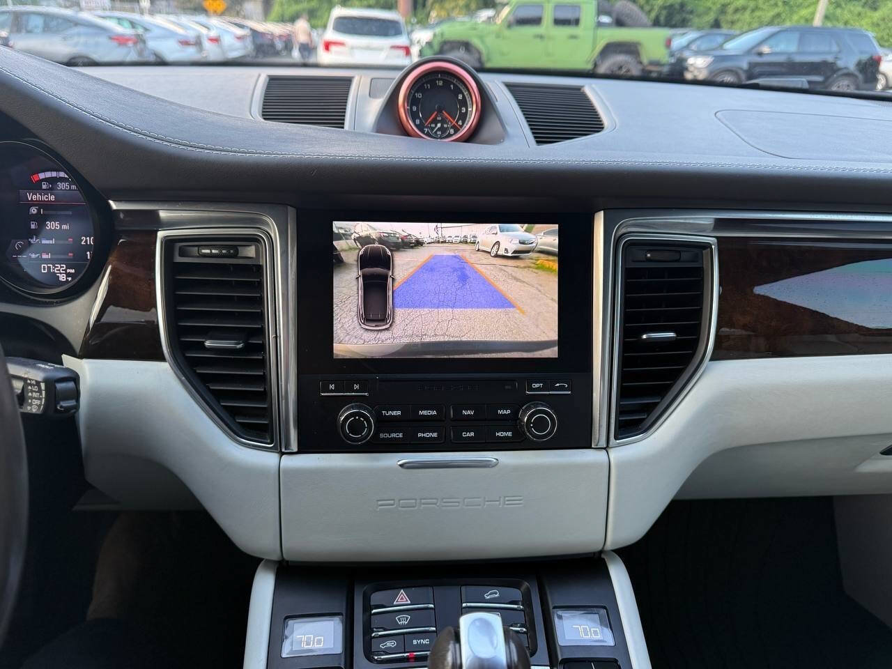 Used 2018 Porsche Macan Turbo AWD/4WD image 23