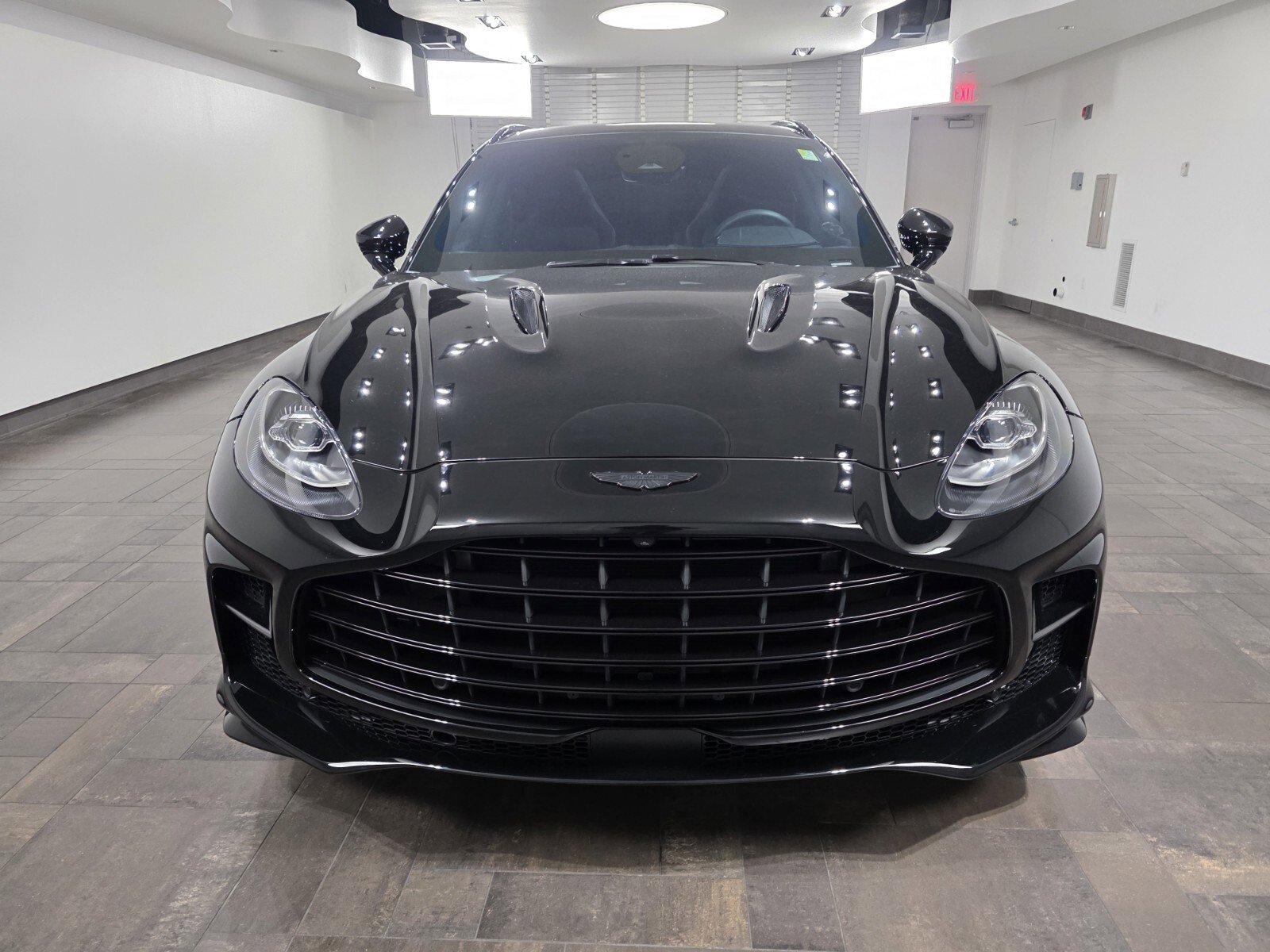 Used 2025 Aston Martin DBX 707 image 7