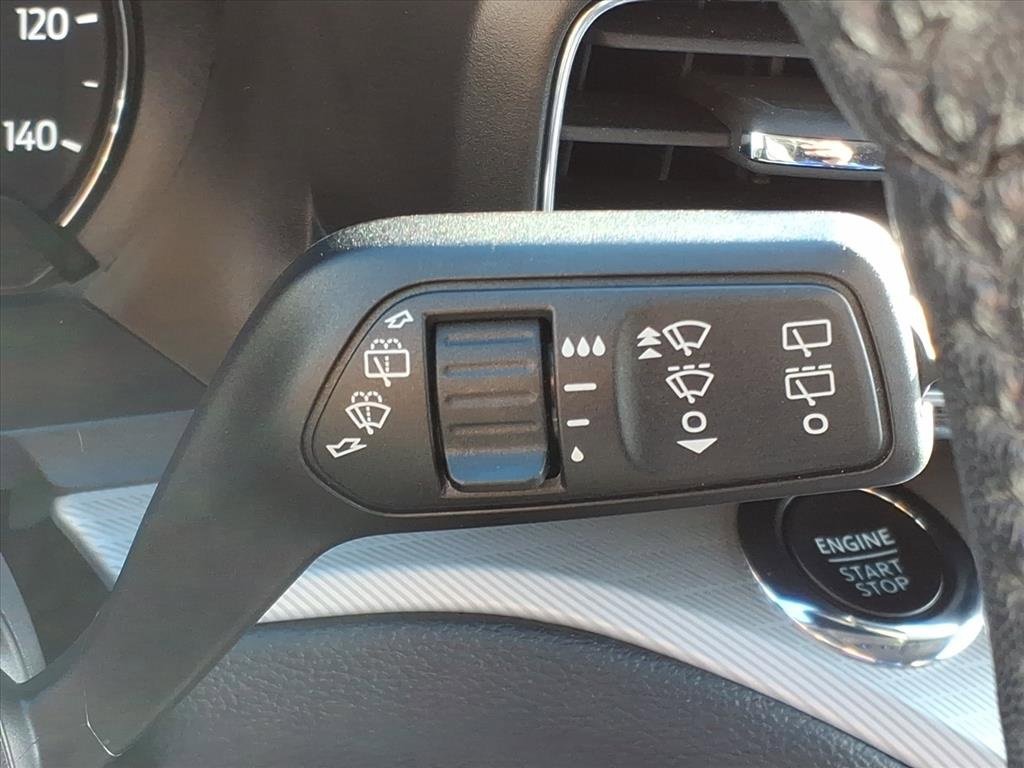 Used 2022 Ford Explorer XLT w/ Equipment Group 202A image 27