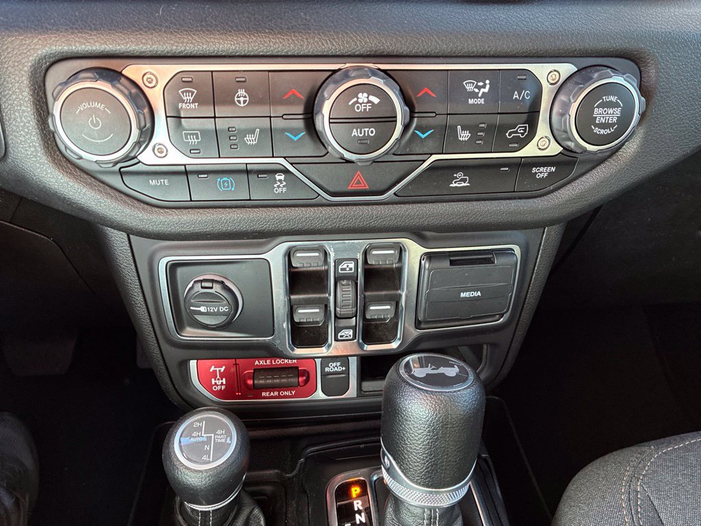 Used 2024 Jeep Wrangler Unlimited AWD/4WD image 19
