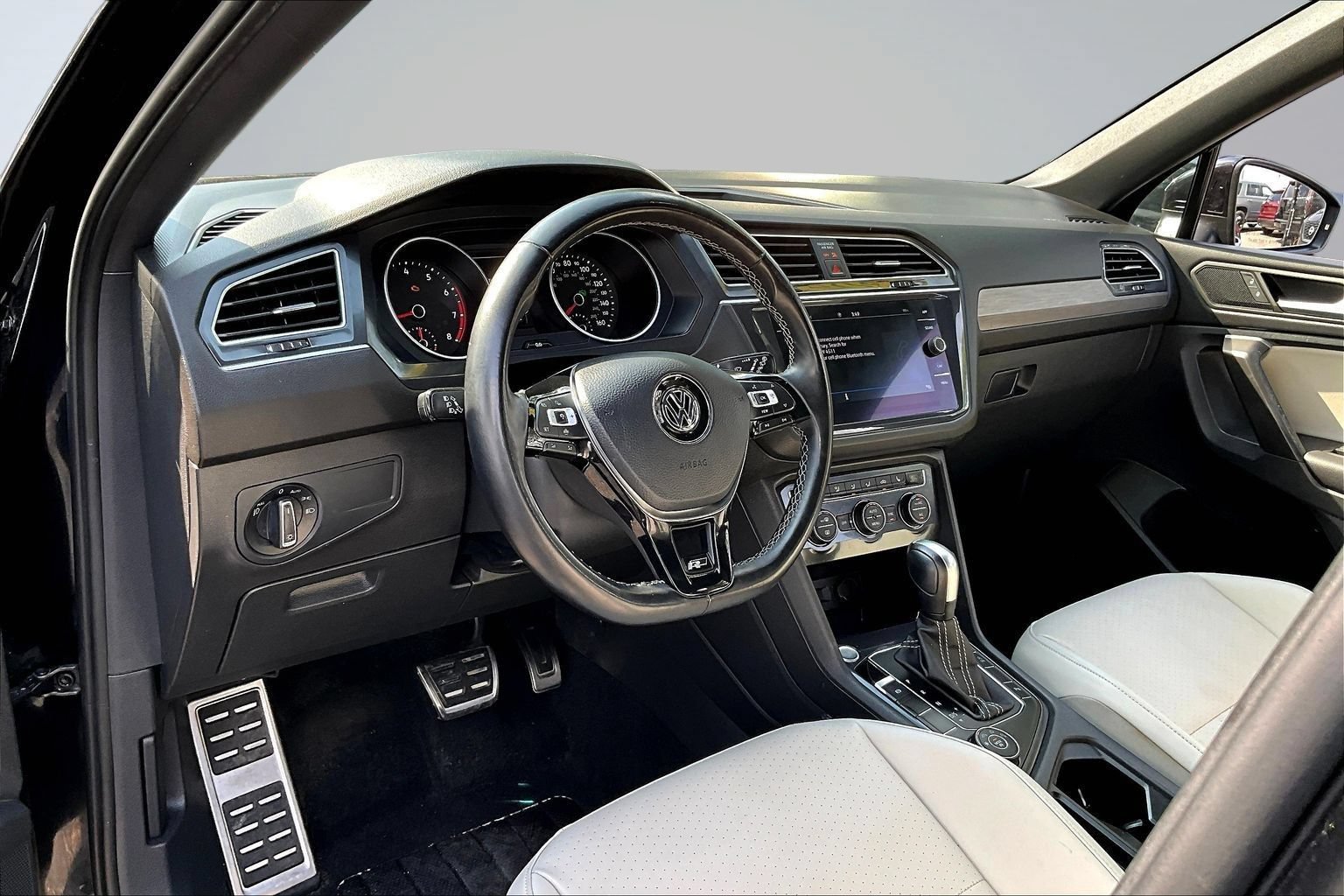 Used 2021 Volkswagen Tiguan SEL AWD/4WD image 19