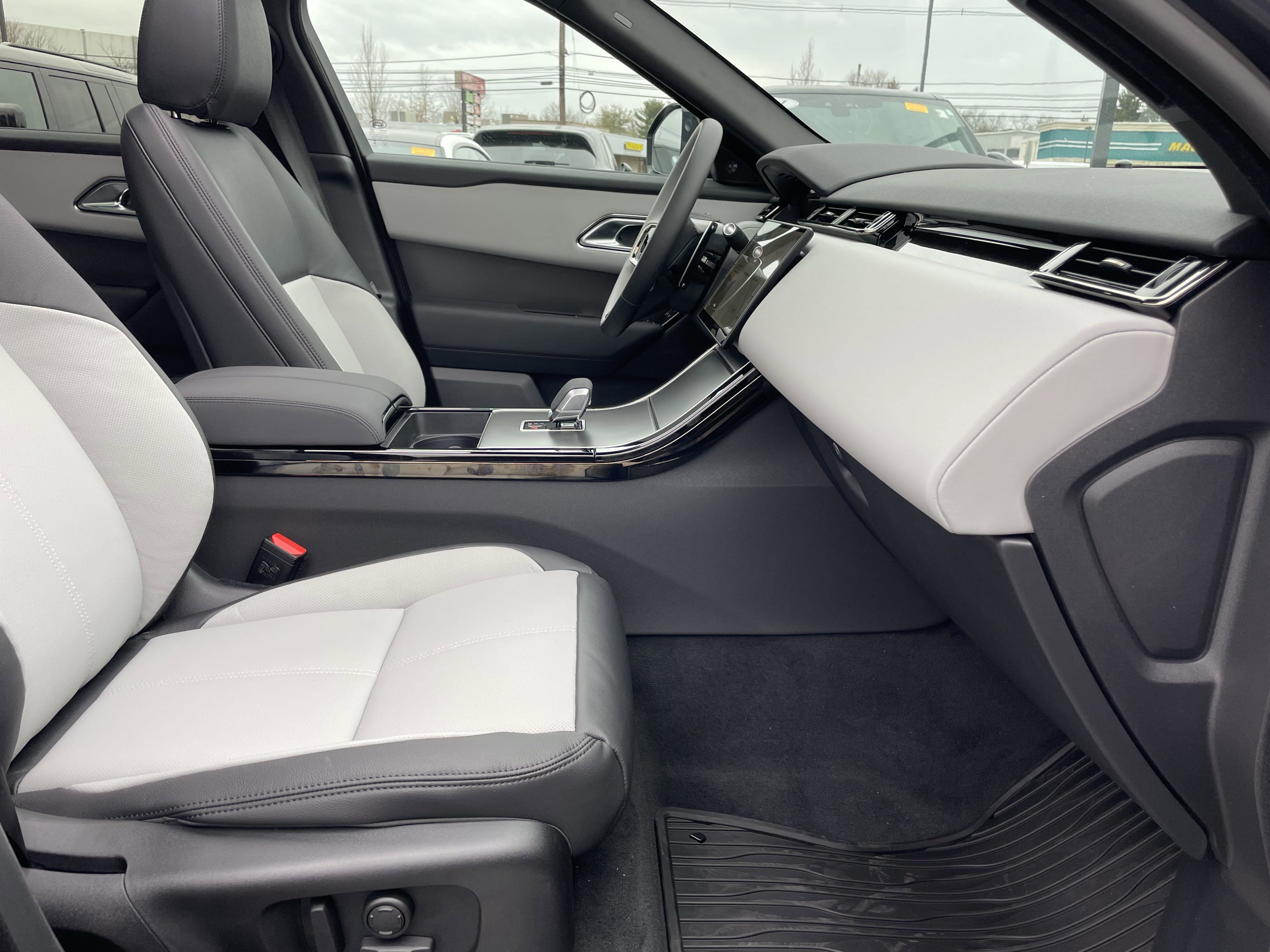 New 2026 Land Rover Range Rover Velar Dynamic SE image 15